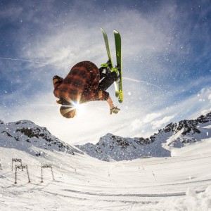 开云体育平台-詹姆斯王者归来！FPX关键战役献神级助攻引爆热议，神级助攻！詹姆斯王者归来引爆FPX关键战